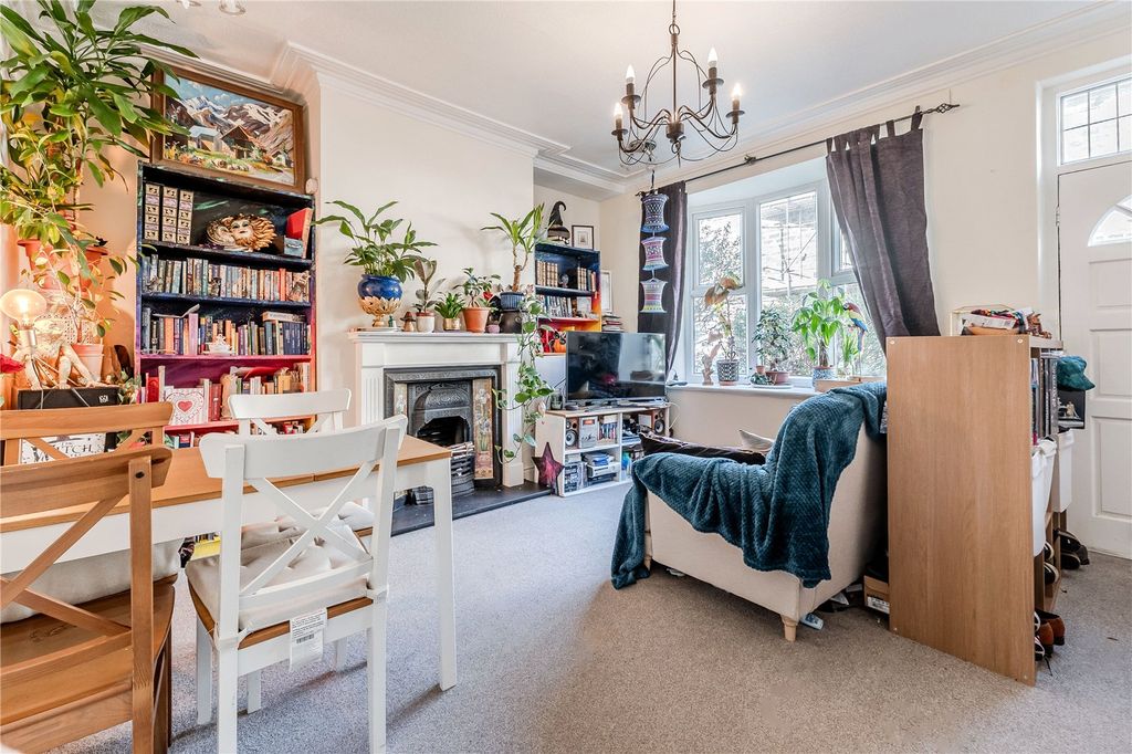 Property photo 3 of 13 Lounge