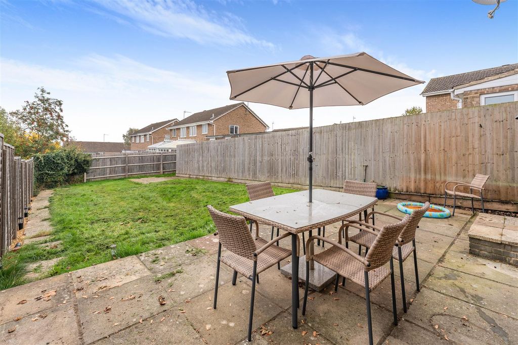 Property photo 2 of 14 46 Kingfisher Drive, Banbury-17.Jpg