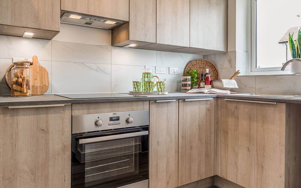 Property photo 3 of 10 Kitchen