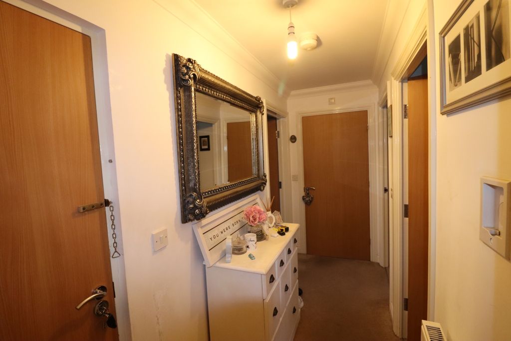 Property photo 2 of 10 Hall