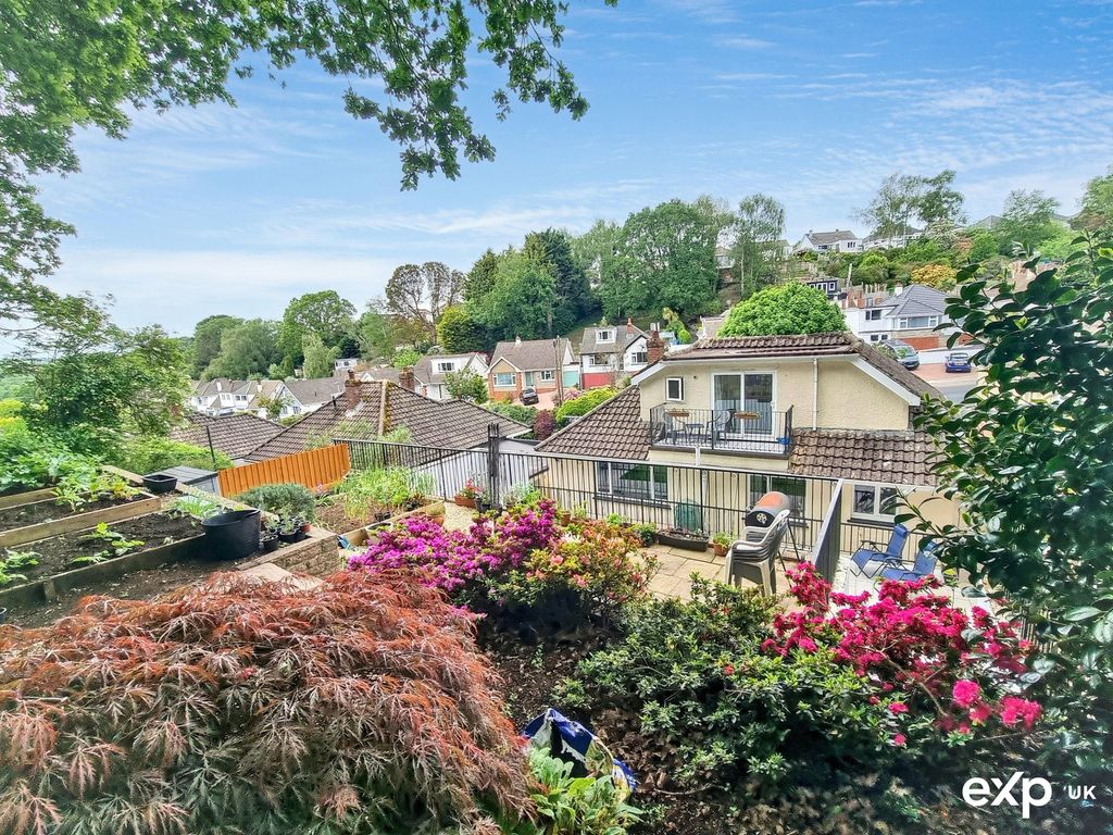 Property photo 2 of 34