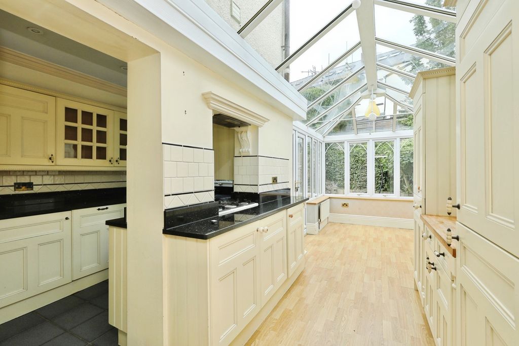 Property photo 3 of 17 Photo