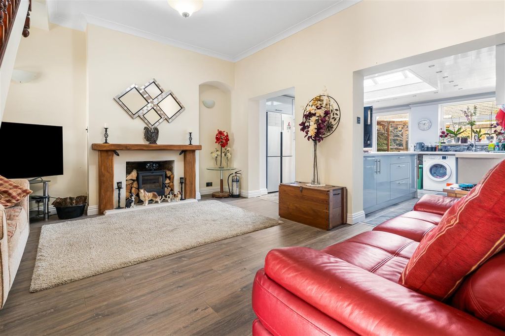 Property photo 3 of 19