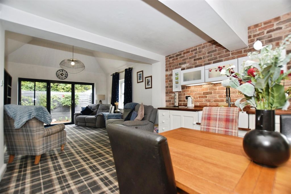 Property photo 1 of 31 Dining Kitchen
