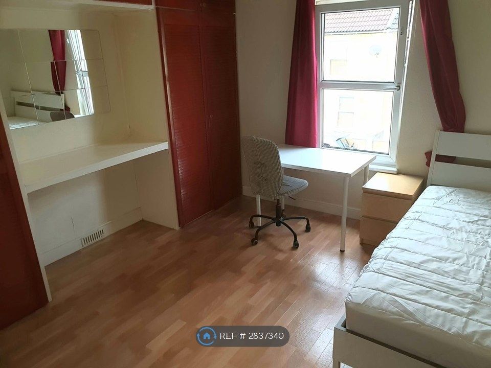 Property photo 2 of 11 Bedroom 3