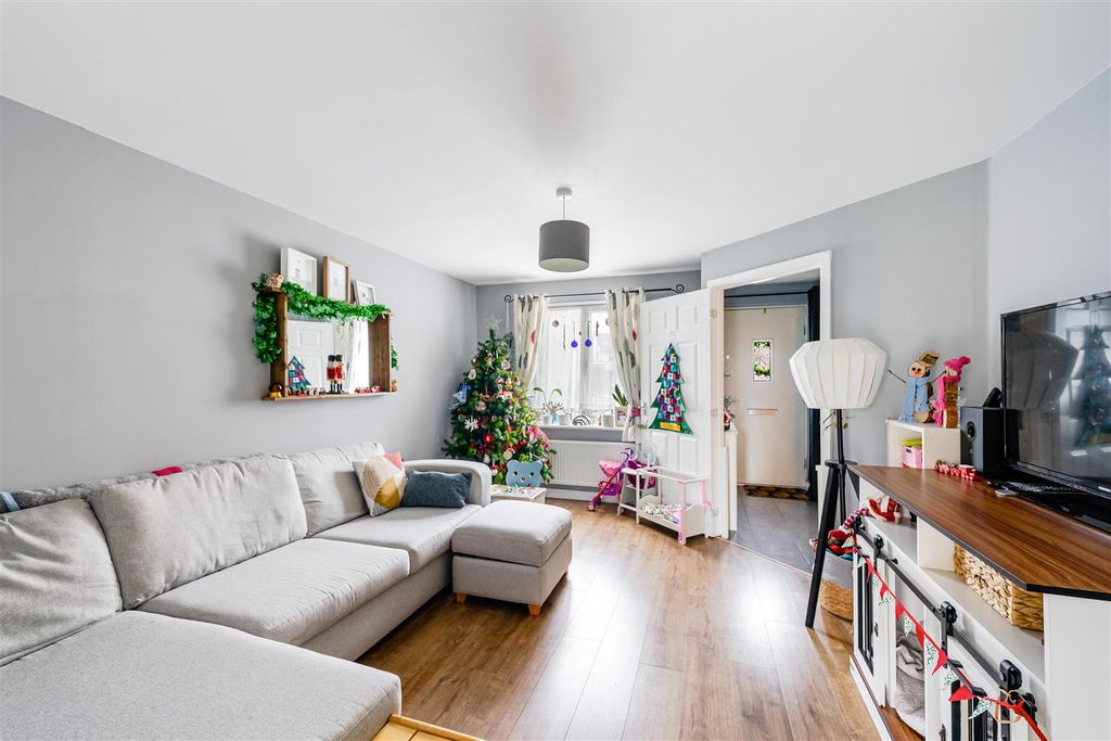 Property photo 3 of 17 Living Room