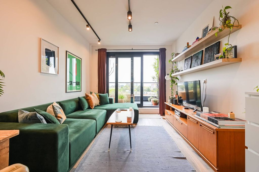 Property photo 1 of 23