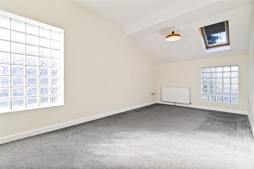 Property photo 2 of 11 4 St Richards House-001.Jpg