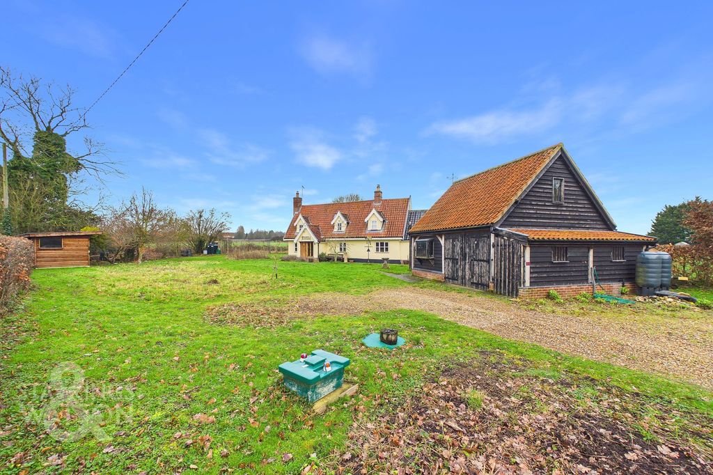 Property photo 2 of 33