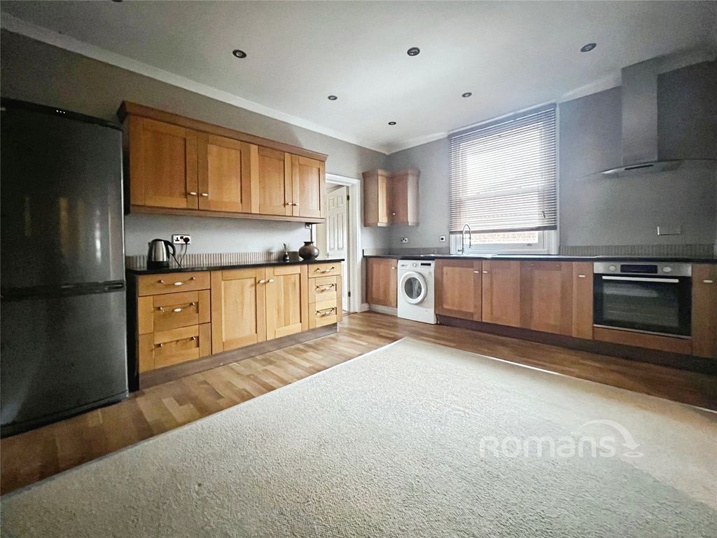 Property photo 2 of 11 Picture No. 21