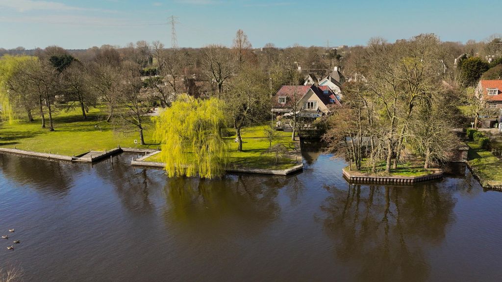 Property photo 2 of 60