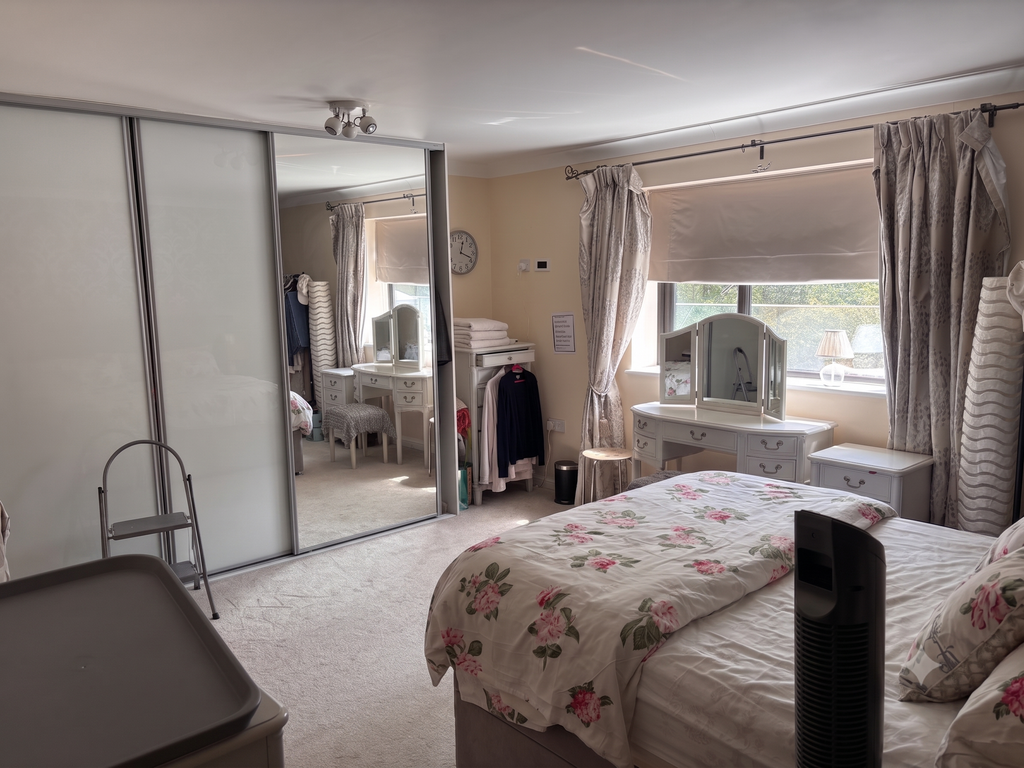 Property photo 3 of 10 Master Bedroom