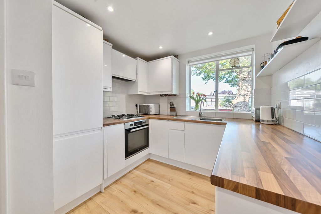 Property photo 3 of 17 1-682307449B7Eb-1...