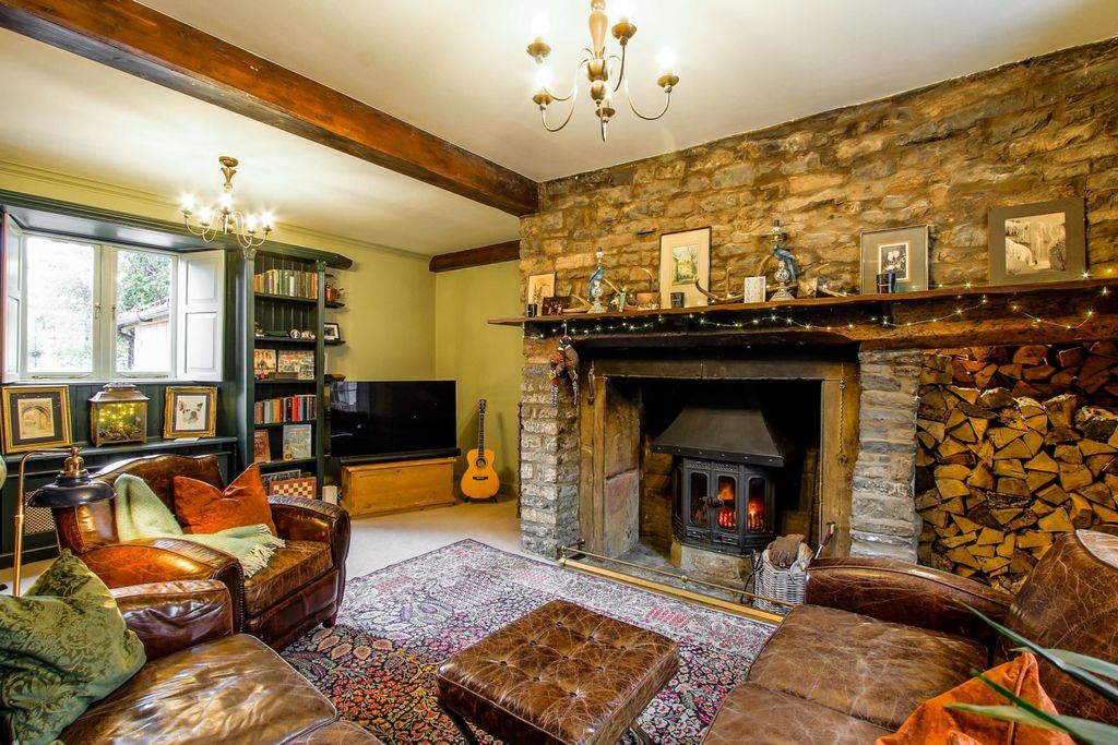 Property photo 2 of 27 Sitting Room