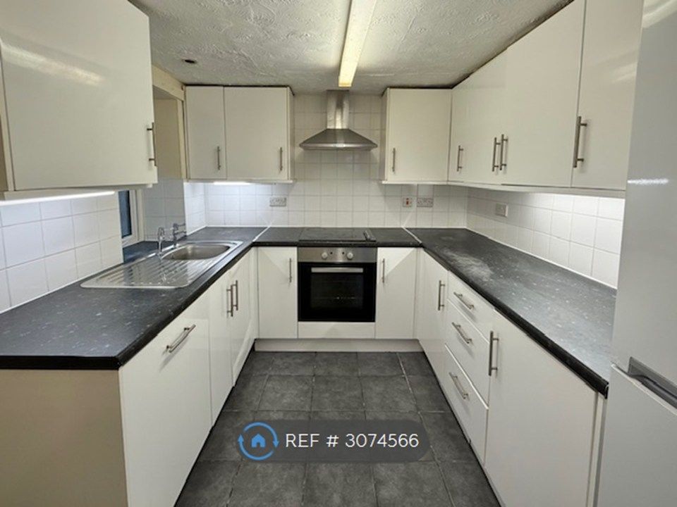 Property photo 1 of 18 Kitchen