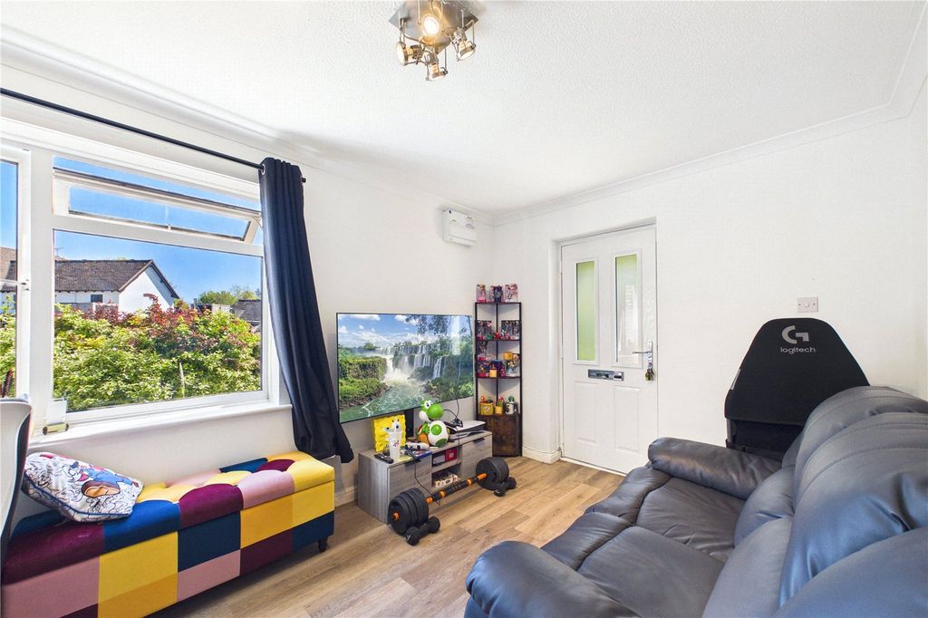 Property photo 3 of 10 Picture No. 02