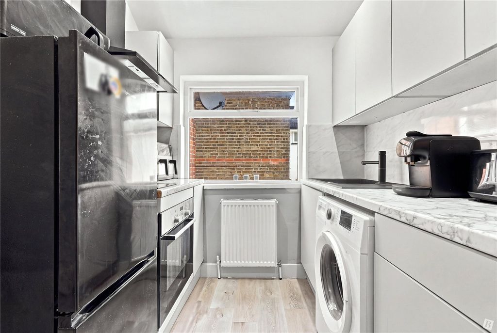 Property photo 3 of 7 Kitchen