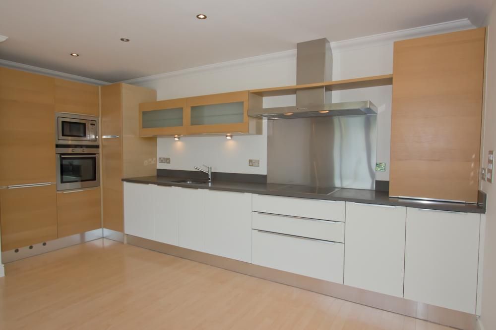 Property photo 2 of 8 Kitchen