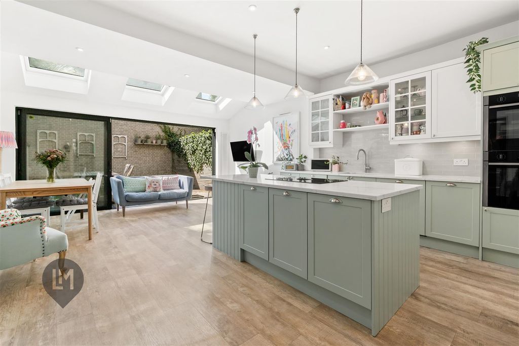 Property photo 1 of 10 Living/Dining/Kitchen