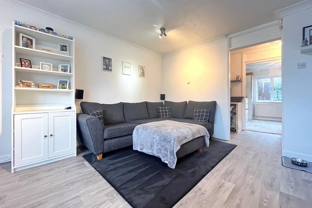 Property photo 2 of 11 Picture No. 12