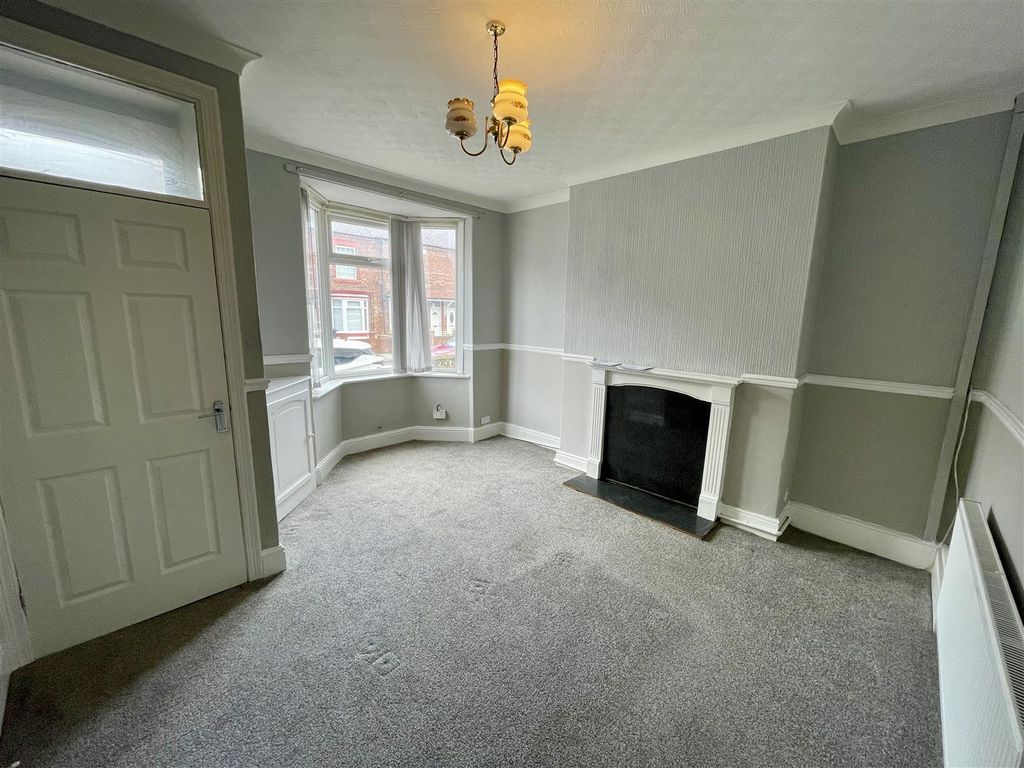 Property photo 2 of 11 Lounge