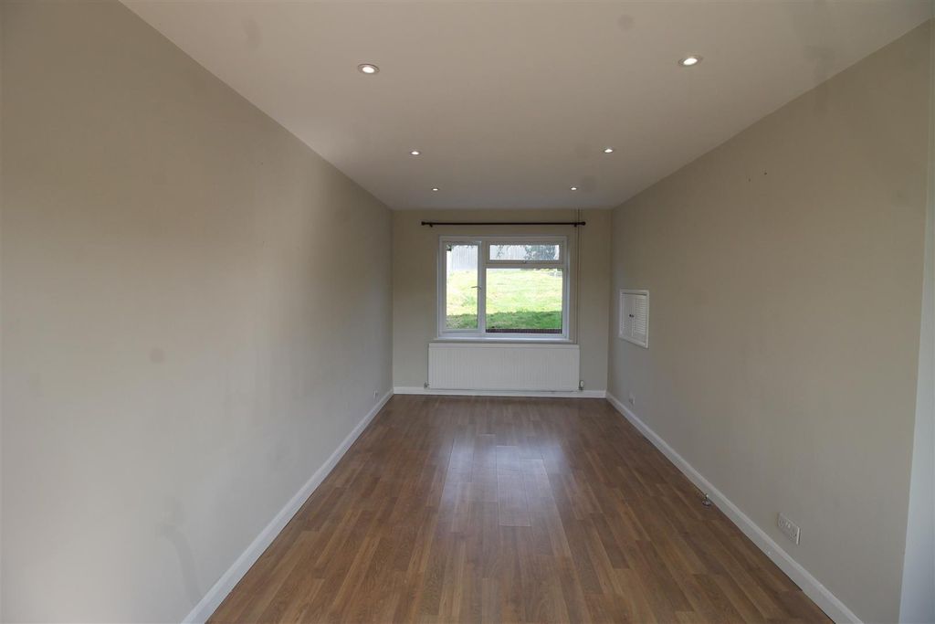 Property photo 2 of 7 Living Room .Jpg