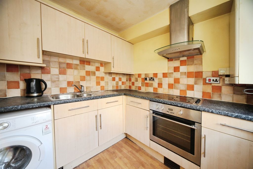 Property photo 3 of 6