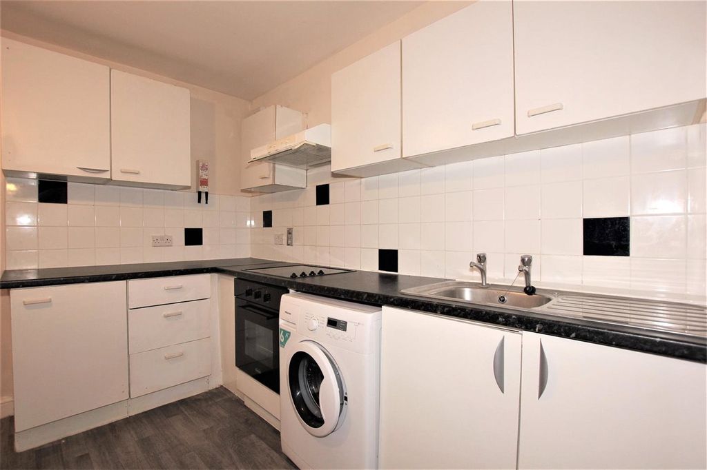 Property photo 2 of 10 Picture No. 06