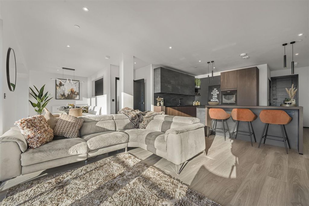 Property photo 2 of 20 15-A7400687.Jpg