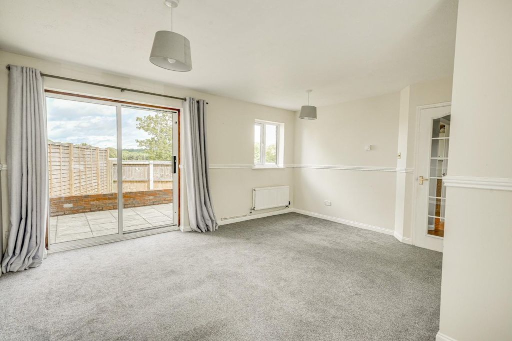 Property photo 2 of 21