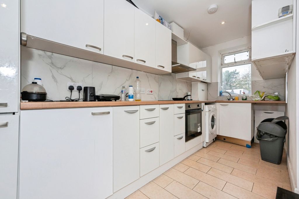 Property photo 2 of 17 Photo