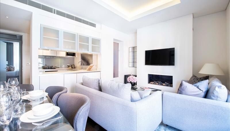 Property photo 1 of 17 Living Room