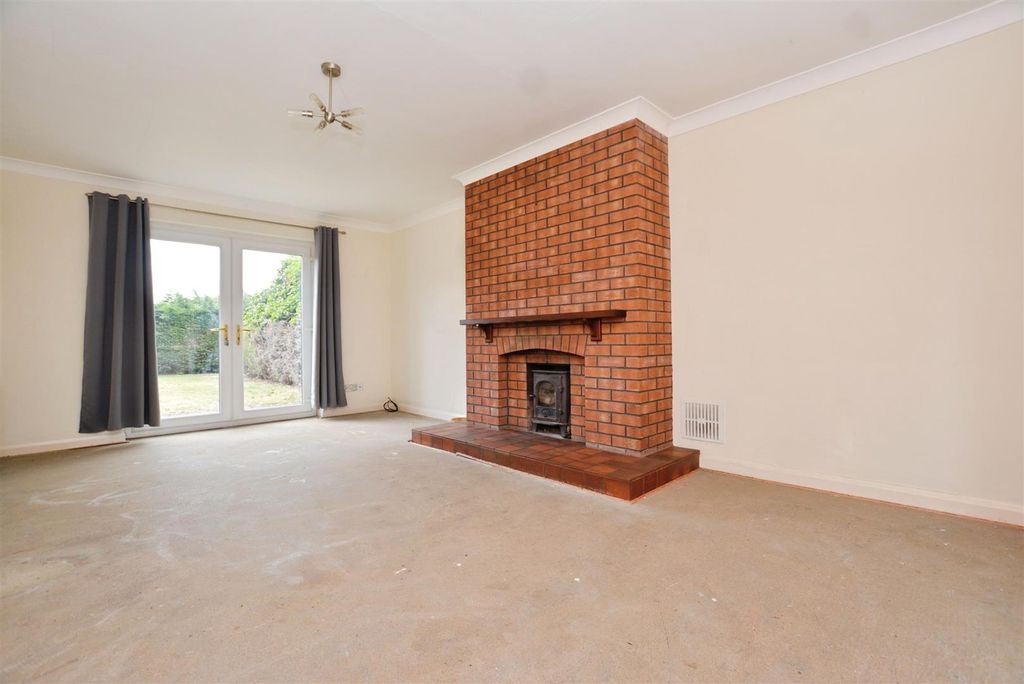 Property photo 3 of 30 Living Room