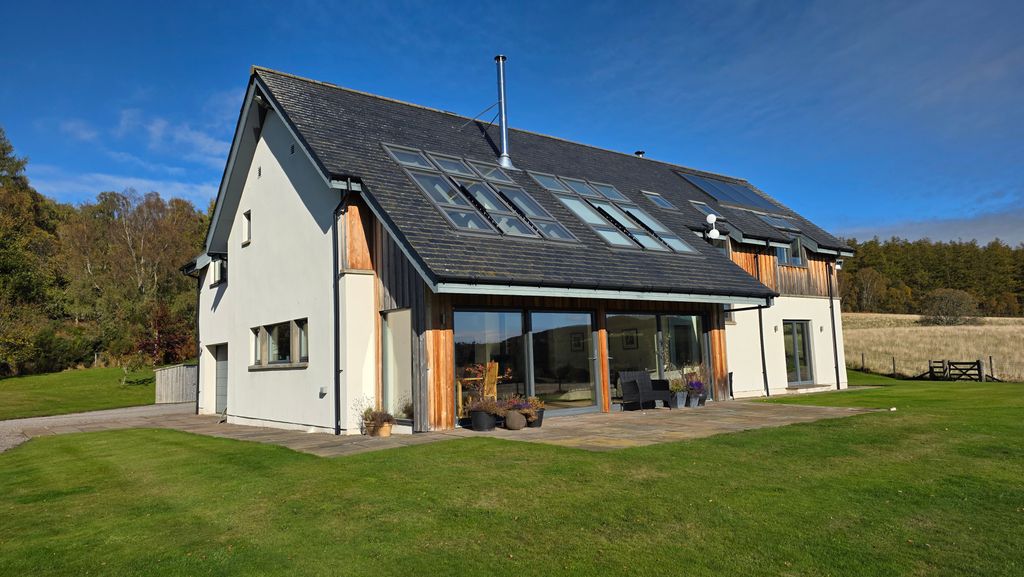 Property photo 2 of 52