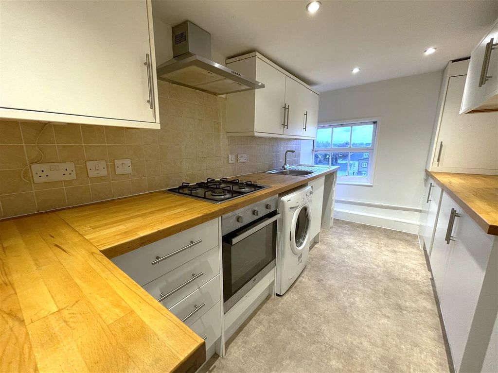 Property photo 3 of 10 Kitchen.Jpeg