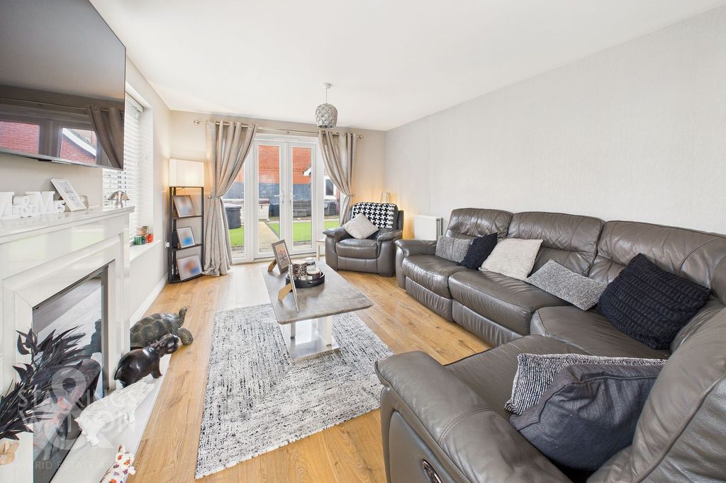 Property photo 2 of 21