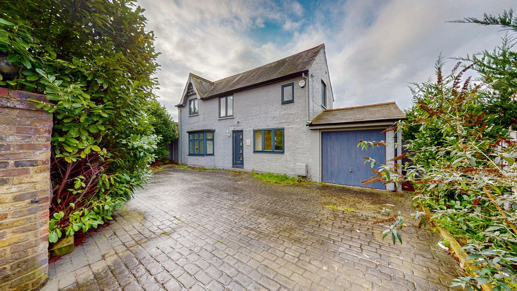 Property photo 3 of 36