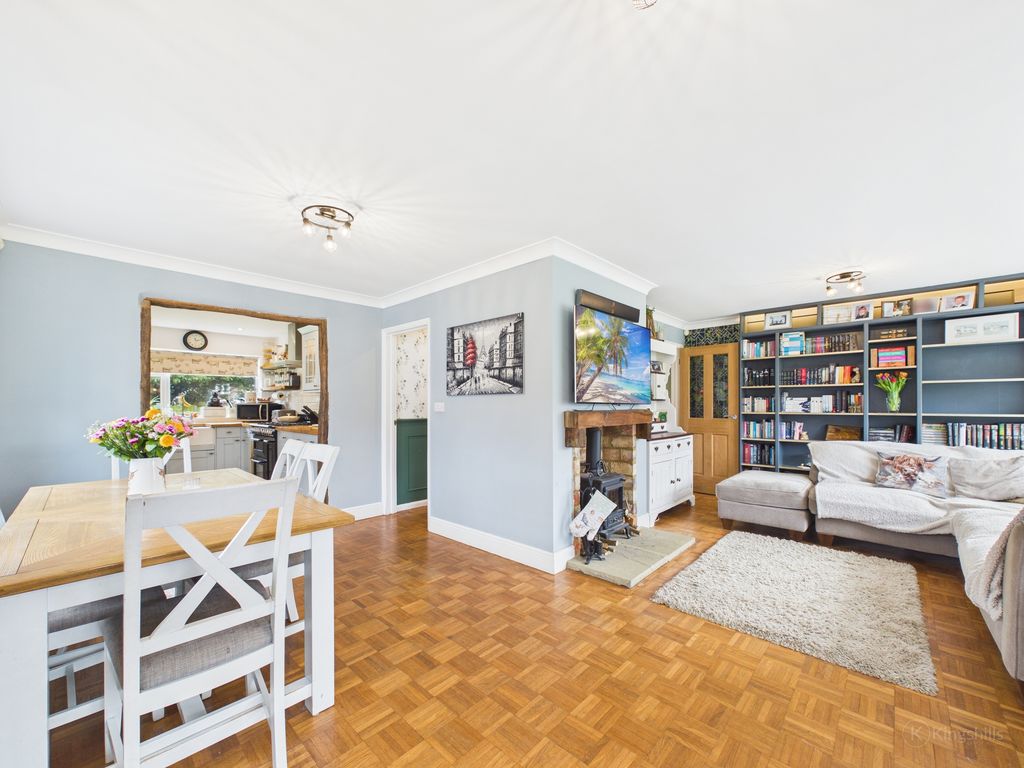 Property photo 2 of 16 Cam02136G0-Pr0528-Still012