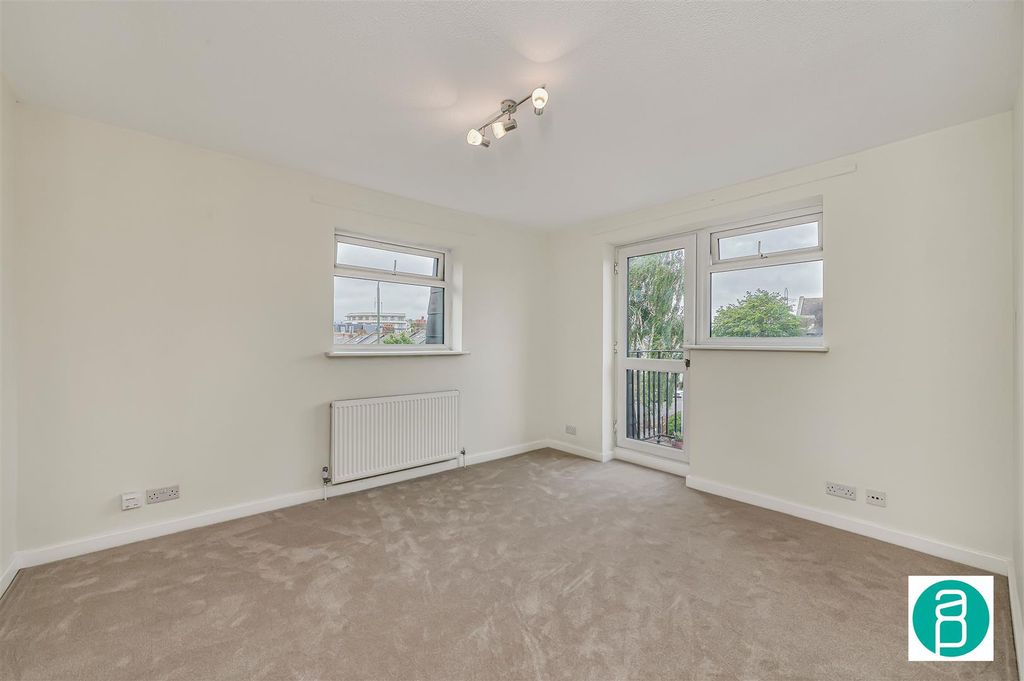 Property photo 3 of 11 Andrew_Purnell_-_Rosewell_Court__Cromwell_Road_Sw1
