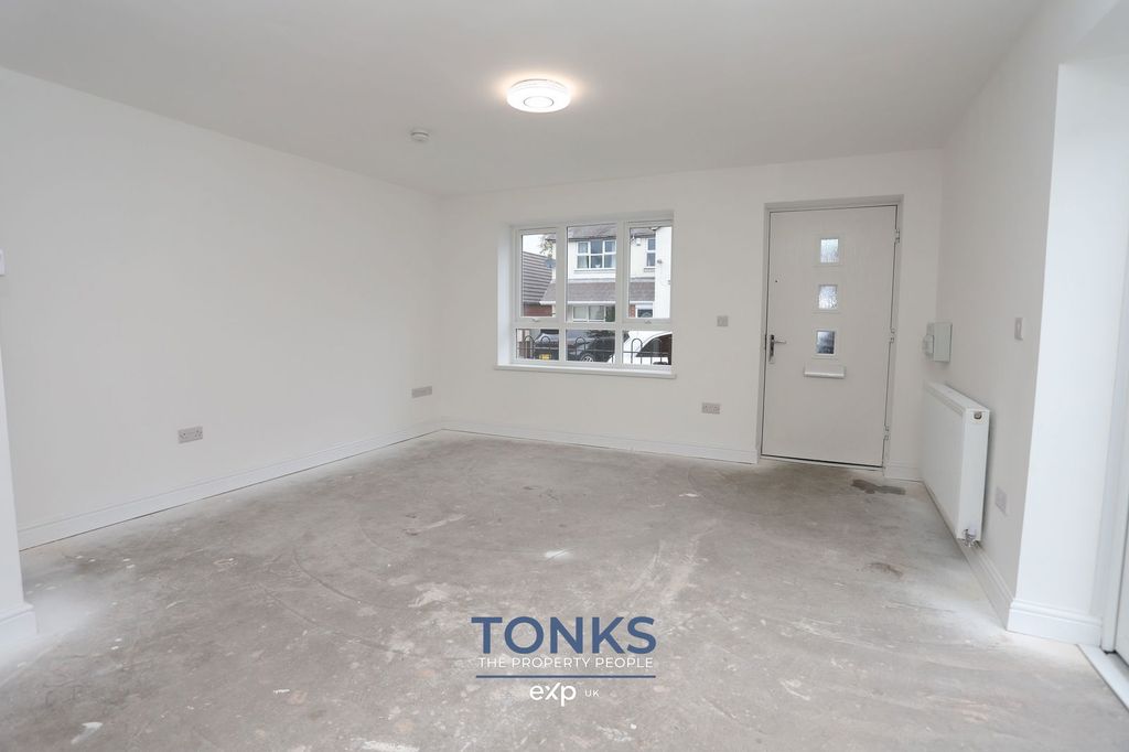 Property photo 2 of 18