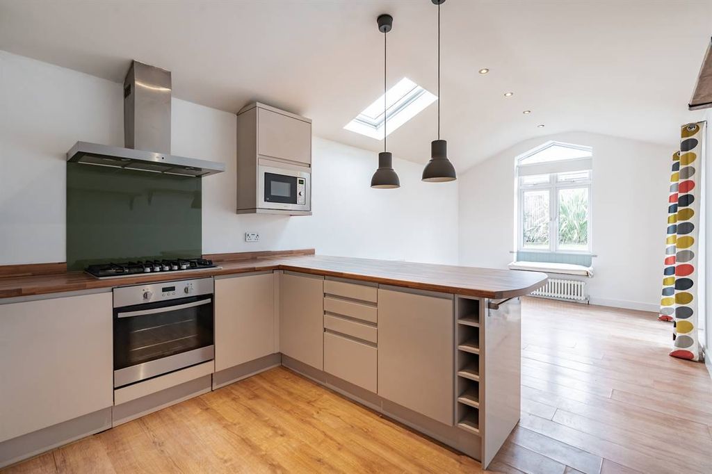 Property photo 2 of 25