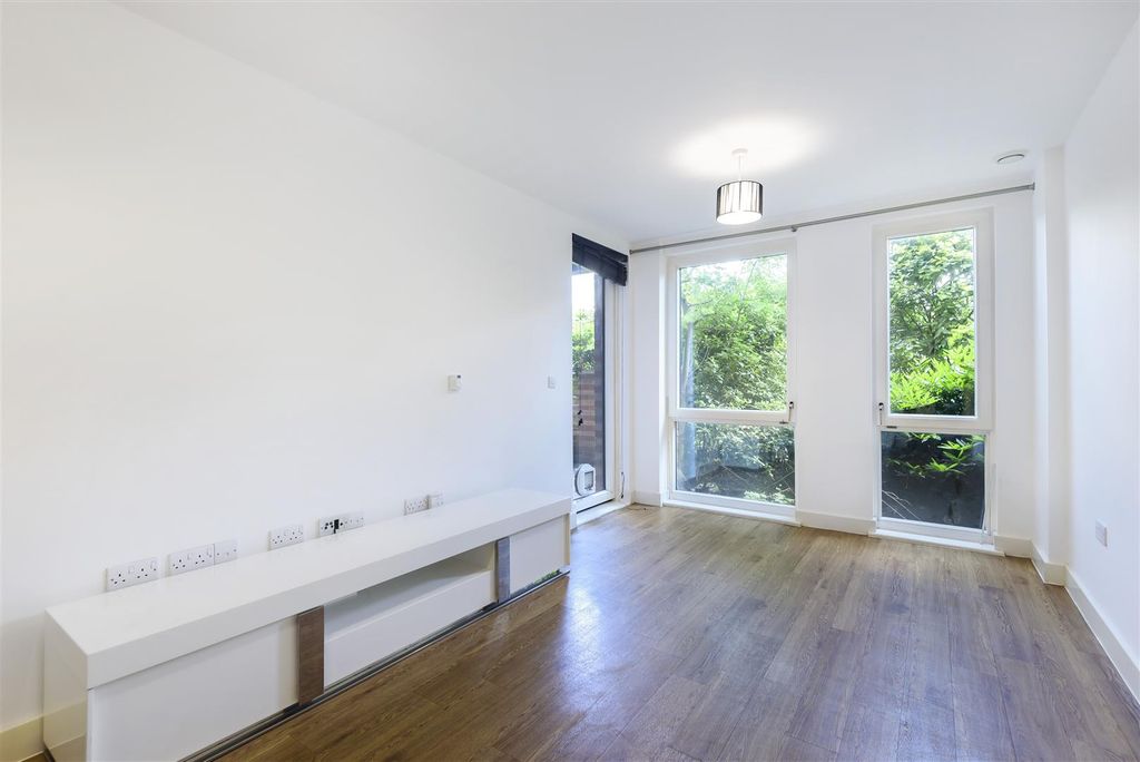 Property photo 3 of 12 859707 (2).Jpg