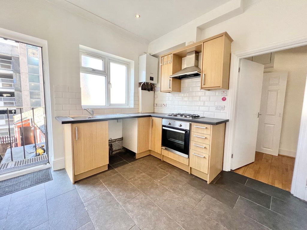 Property photo 1 of 9 Photo 12