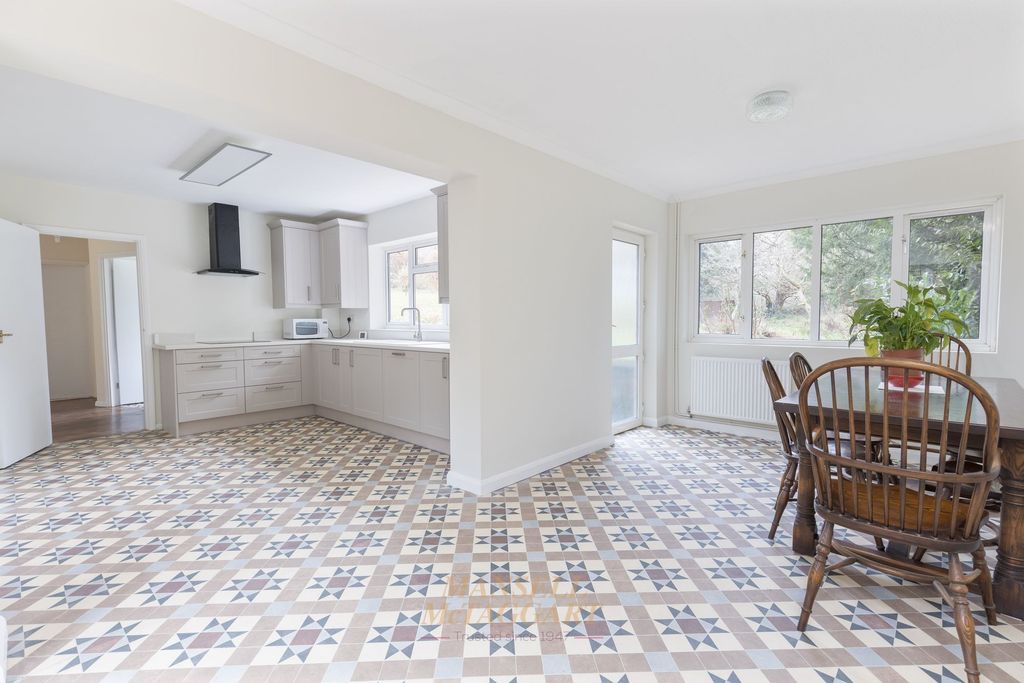 Property photo 3 of 28