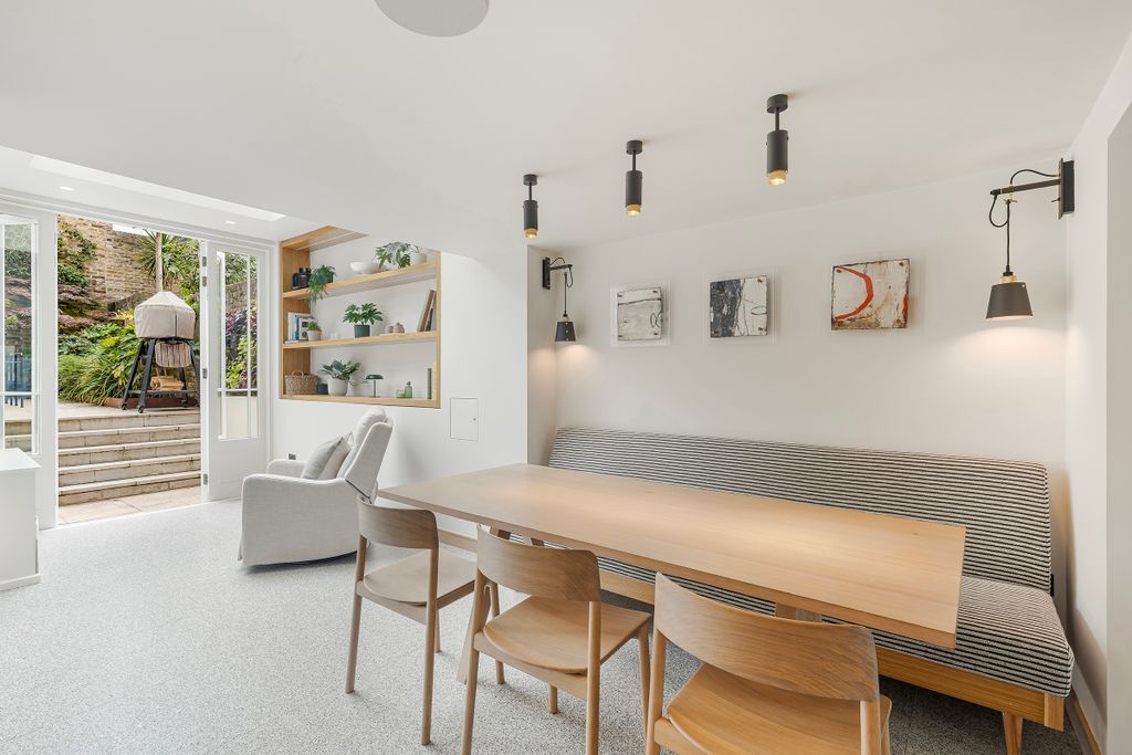 Property photo 2 of 28