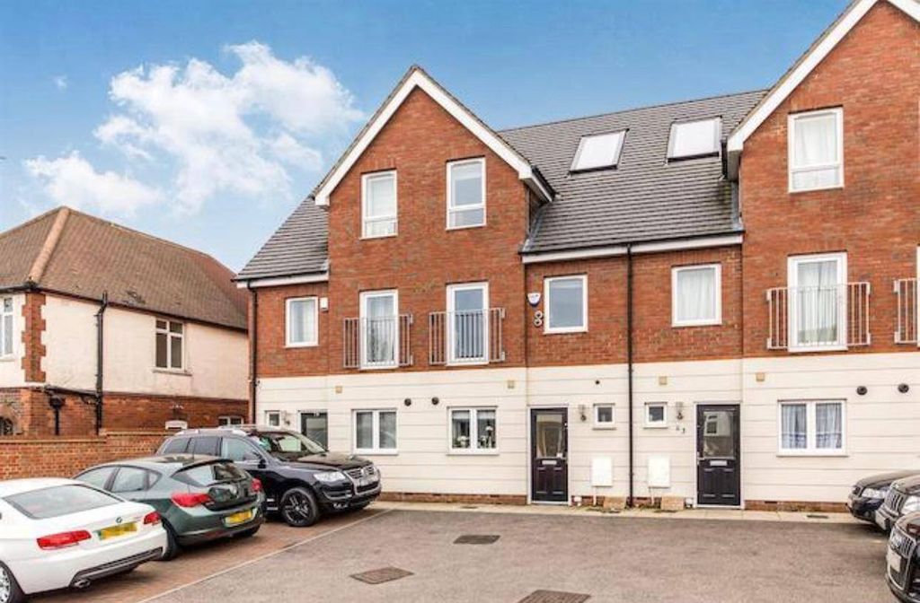 Property photo 1 of 17 3 Bedroom Property Ideal For Nhs Staff On Leicester Road To Rent