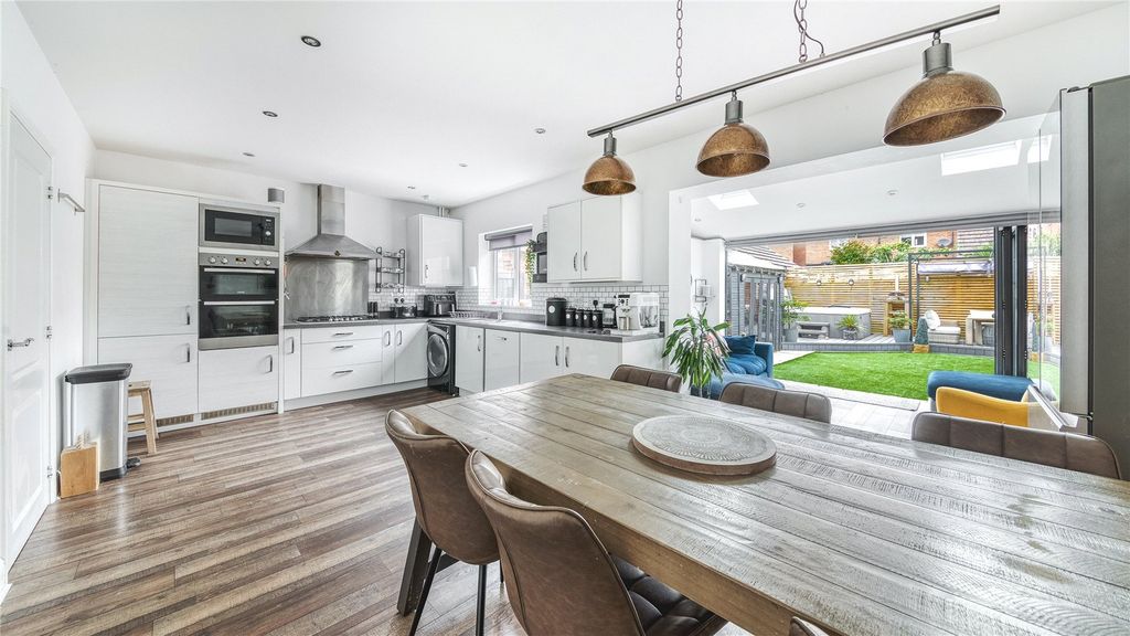 Property photo 3 of 24 Picture No. 05