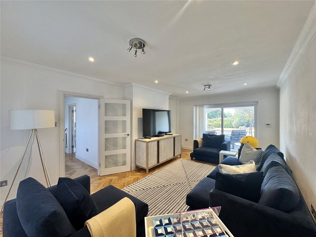 Property photo 2 of 15 Picture No. 27