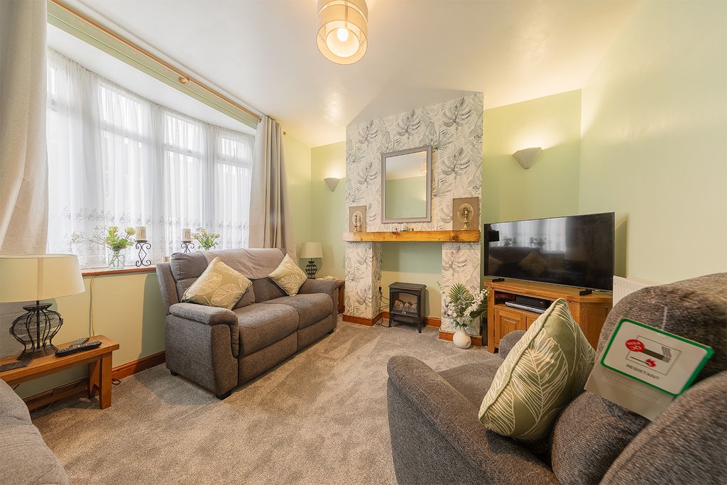 Property photo 2 of 31