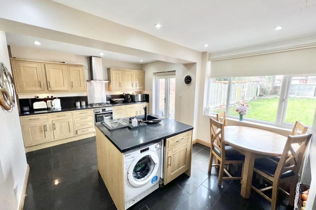 Property photo 2 of 10 4